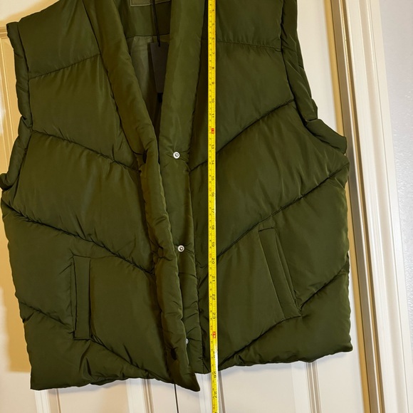 NWT Olive Green Puffer Vest Size M Women's - Picture 7 of 8